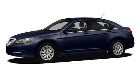 2013 Chrysler 200 Sedan Front View