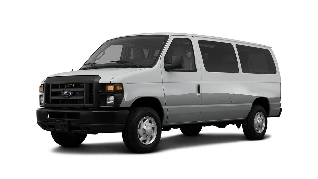 2012 Ford E-Series Wagon Front View